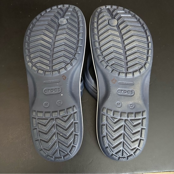 Crocs CrocBand Men’s Blue Thong Sandals Shoes 12 Slip On Shower Gym Flip Flops - Picture 8 of 9